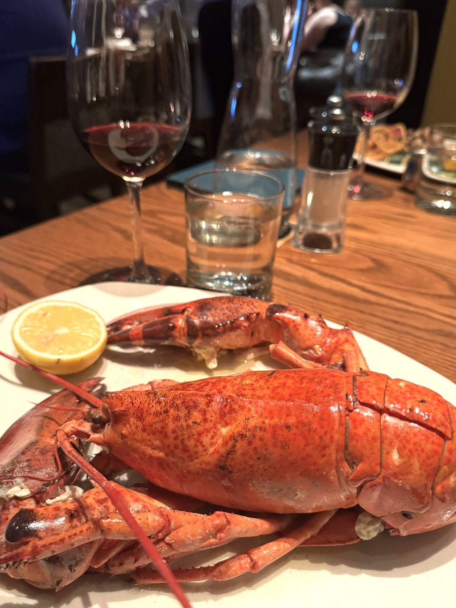 AnnaNguyen1921's tweet image. A peaceful dinner.
Sinh nhật sớm của em gái út ở Canada, rồi lại cùng nhau bay về Việt Nam với mẹ.
#thekegbar