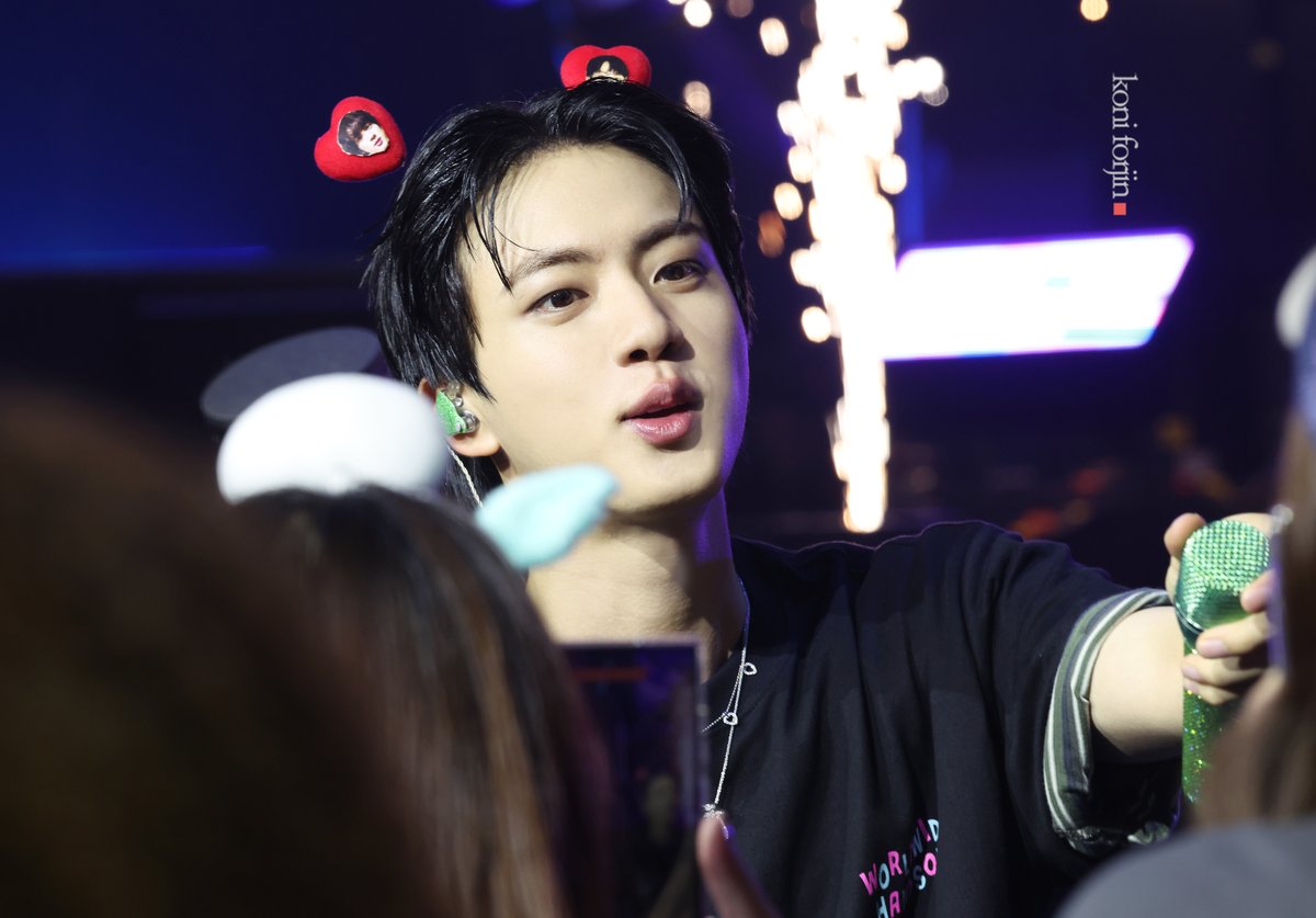 btsforever1207's tweet image. 250723 Dallas day2 HD
MOON
#๋ฐฉํ์๋
๋จ์ง #JIN #์ง #Jin_Echo #RUNSEOKJIN_epTOUR_Dallas #RUNSEOKJIN_epTOUR_Dallas_DAY2