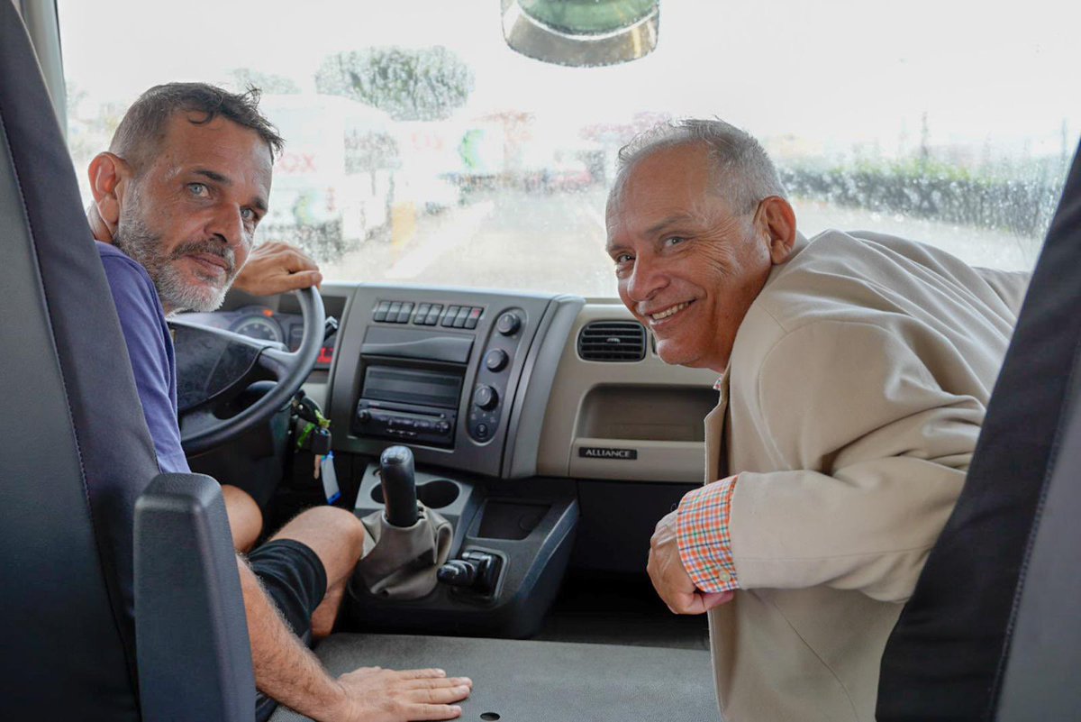 Efraincan's tweet photo. 🚌 Hoy he visitado @VeloxPropaganda , donde 40 personas desempleadas se forman para conducir guaguas y camiones 🚍🚛
Con el proyecto #DIVERSIFICA eliminamos barreras económicas y abrimos puertas reales al empleo en el transporte.
Seguimos trabajando por una Tenerife mejor . https://t.co/ZFwWcspLGT