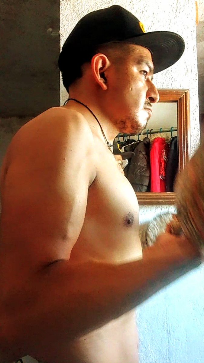 El joven quiere ser hombre, quiere besos, caricias y un buen 🍑 para dejarle mis hijos  bien dentro 😎