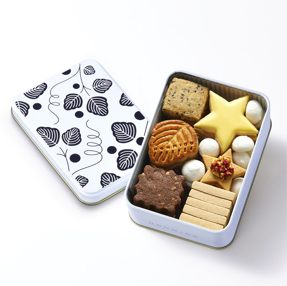 和洋の素材を使用した #HONMIDO の #クッキー缶 のご紹介‼️
夏の夜空に浮かぶ、星をかたどったクッキー🌃（7種類入）
HONMIDO各店にて数量限定で販売中✨
※在庫がなくなり次第終了予定。
店舗詳細はこちら→honmido.com
取り扱い：GINZASIX、虎ノ門ヒルズ、心斎橋、阪神梅田、藤崎店