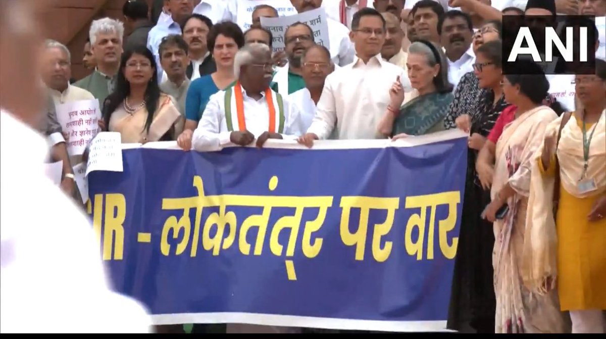 SSanbeer's tweet image. Looks like the banner was printed in Punjab. 😆