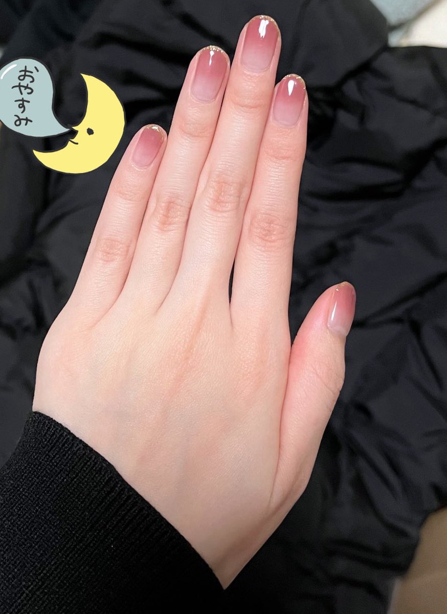 tyag53's tweet image. これ前にサロンでやってもらったやつですが、行く前にバチバチに切って短くして「デザイン的にもこれでしばらくもつな!」と思っていたが、まだ全然綺麗に見える段階で長さに耐えきれなくなりオフしてしまった。いいお値段するのに
