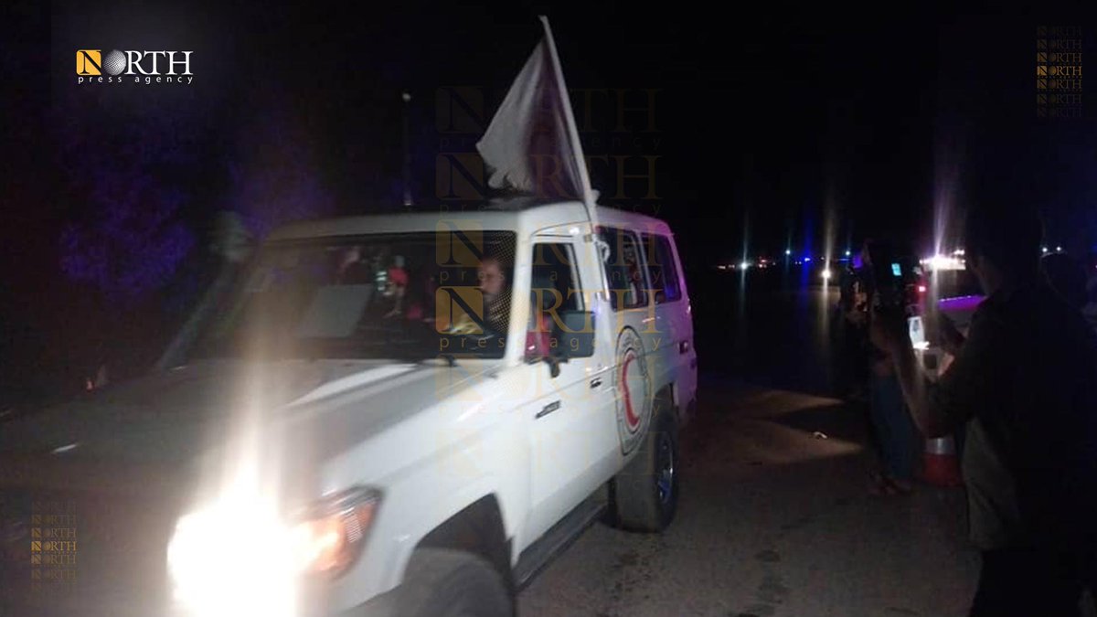 #بالصور 
وصول دفعة ثالثة من العالقين في #السويداء إلى #ريف_درعا 
حمزة فهيد - #نورث_برس