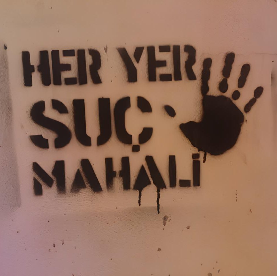 jurnalhabertr's tweet photo. İstanbul’da 16 yaşındaki bir kız çocuğunu istismar eden, ikisi evli ve çocuklu dört erkeğin TUTUKSUZ yargılandığı davada mahkeme, “Yaşını bilmiyorlardı, büyük gösteriyordu” diyerek sanıklar hakkında BERAAT KARARI VERDİ. (İsmail Arı) https://t.co/nYbzbeMNdb