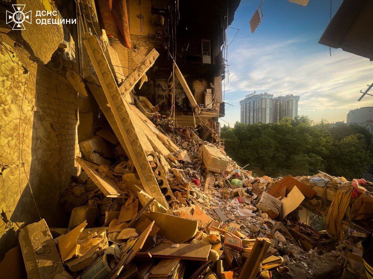 Russia launched a massive drone attack on Odesa last night.

The legendary Pryvoz market was hit - a large fire broke out there.

A residential nine-story building was partially destroyed. Residents of apartments on the 5th to 8th floors have lost their homes. At least three