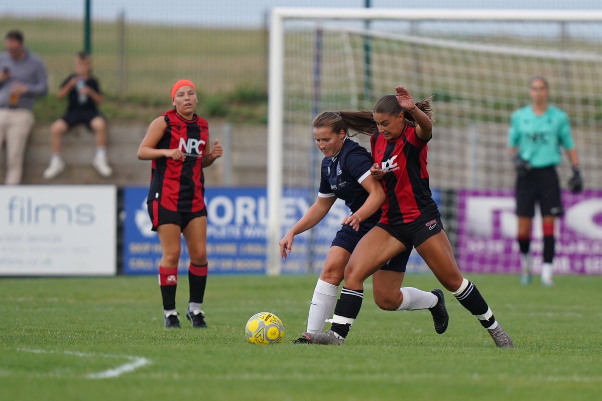 RoyWarner5's tweet image. A few images from yesterdays preseason friendly between @MandTWomenFC and @SouthendUtdLFC at @MaldonTiptreeFC