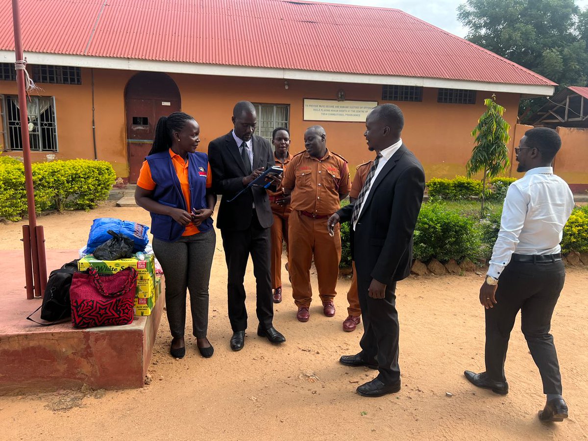 Uganetlaw's tweet image. ⚖️ Justice Begins with Awareness ⚖️
This week, UGANET brought justice closer to the people through two impactful legal outreach sessions:
📍 In Zone 5B, we held a Legal Aid Clinic offering free legal services, from lodging new complaints to following up on cases lost in the…