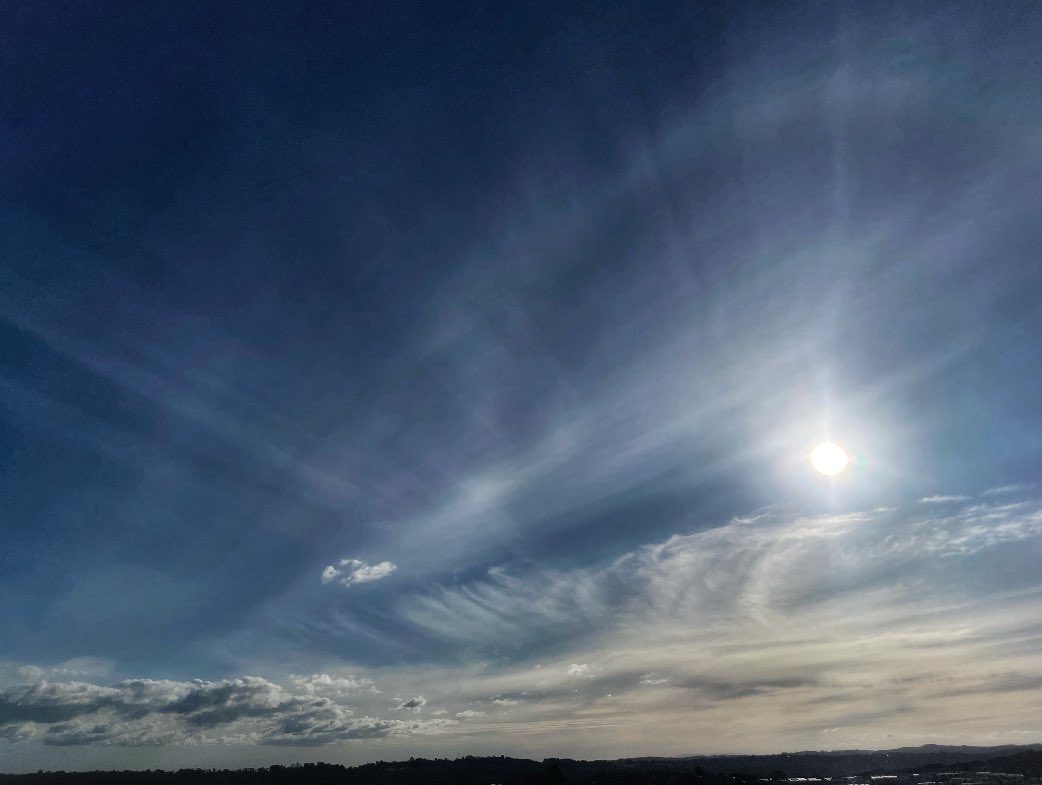 Melbourne_says's tweet image. A sun halo is a sign that rain is approaching.
And ya know, the world around us is full of messages, you just need to look.
In this case, the sky is talking.