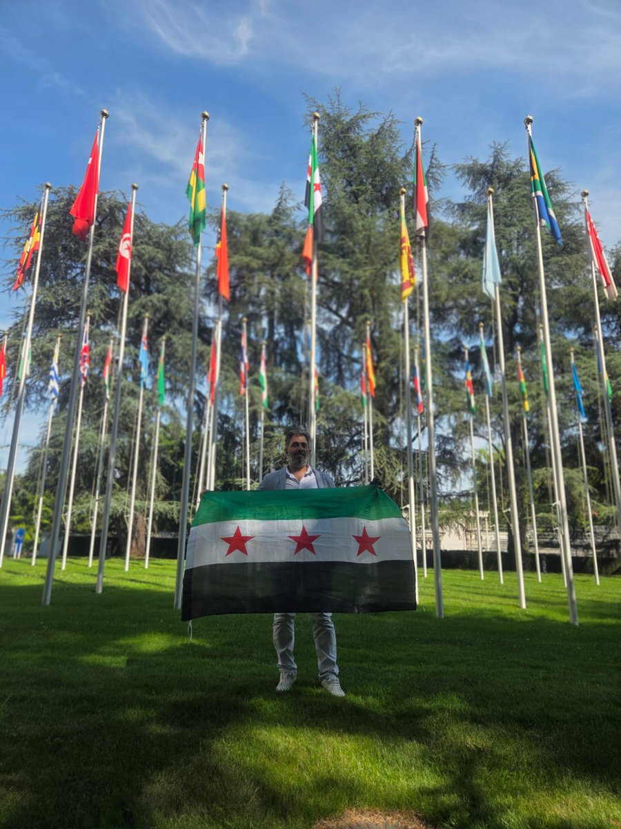 A7maadabd81's tweet image. في كل مكان وزمان سنبقى نُدافع عن سورية هذه ارضنا وثورتنا لن نسمح بان تضيع حقوق شهدائنا وعائلاتهم .. في كل الساحات هناك سوريين يعملون لاجل سورية لاجل أبنائها فينا عزائم وهمم بحجم سورية شكرا لكم ولدعمكم ومساعدتكم لنا بفضلكم انتي نحن مستمرين بعملنا من القلب شكرا لكم جميعا💚💚💚
