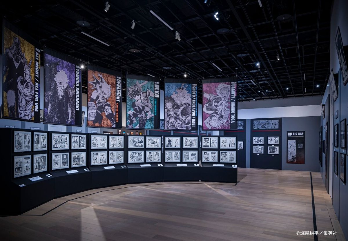 heroaca_exhibit's tweet image. 【#ヒロアカ原画展 東京会場みどころ紹介】
「堀越耕平『僕のヒーローアカデミア』原画展」では、貴重な原画や、＜線画＞＜ネーム＞などの制作資料を多数展示！
さらに、堀越先生による作品解説では、初めて明かされる執筆時のエピソードも必見です！！…