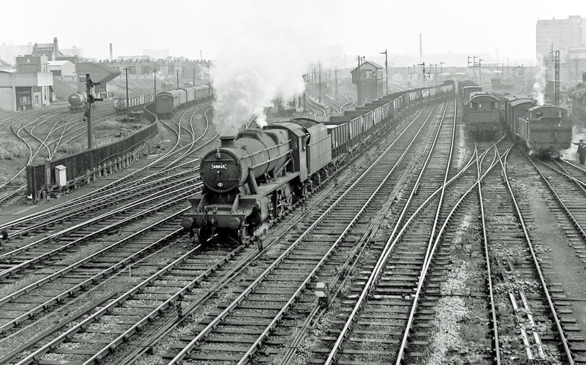 TrainStations23's tweet image. 48065 (Burton - Atherton Bag Lane), Ordsell Lane, Manchester,   c.1963/4

Photo by Jim Carter