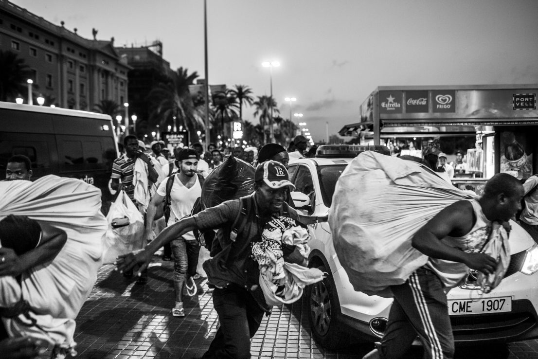 Fortpienc1's tweet image. Las leyes de extranjería no están para que los inmigrantes no vengan, sino para que vengan y se queden ilegalmente a merced de la explotación laboral. Ahí está el truco. Esto lo escribí hace veinticinco años en El País.
tinyurl.com/mrvvjz23