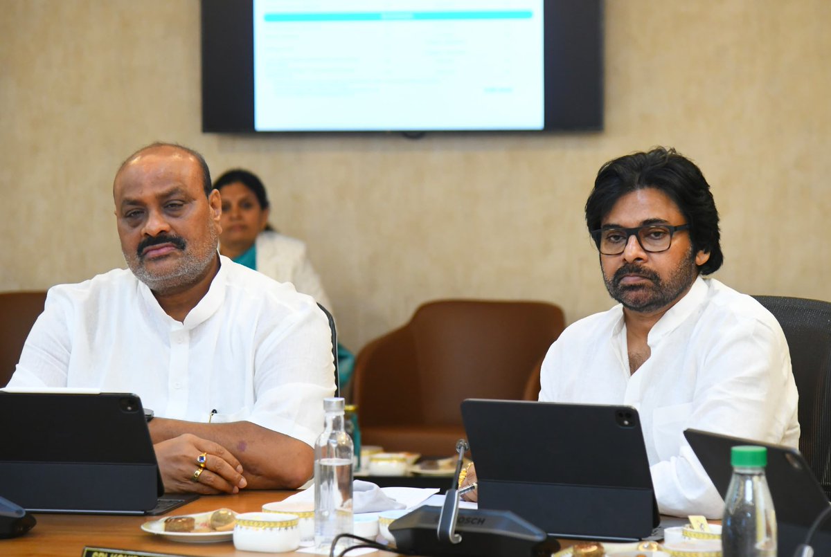APDeputyCMO's tweet photo. ఈరోజు వెలగపూడి లోని ఆంధ్రప్రదేశ్ సచివాలయంలో గౌ|| ముఖ్యమంత్రి శ్రీ @ncbn గారి నేతృత్వంలో జరుగుతున్న క్యాబినెట్ సమావేశంలో సహచర మంత్రులతో కలిసి పాల్గొన్న ఉప ముఖ్యమంత్రి @PawanKalyan. 

#AndhraPradesh https://t.co/OVbFpXK3NQ