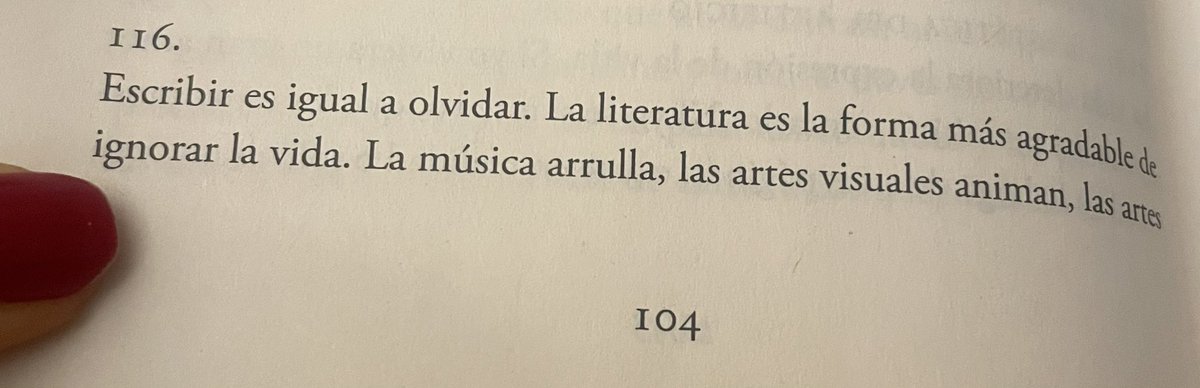 myriromance's tweet image. “La literatura es la forma más agradable de ignorar la vida.”
- Fernando Pessoa