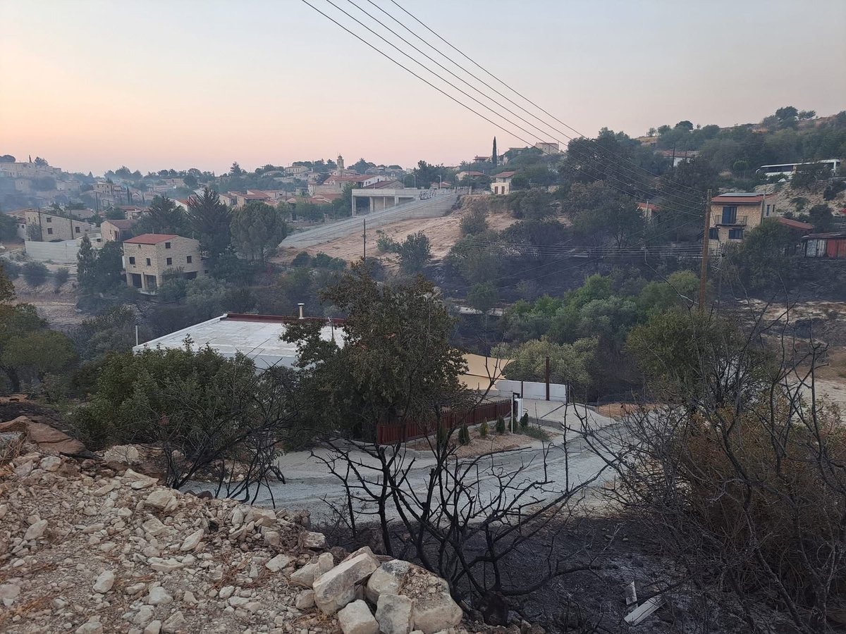 L_Team10's tweet image. CYPRUS: Sunrise revealed the great destruction from the fires in the mountainous province of Limassol!
Lofou village this morning