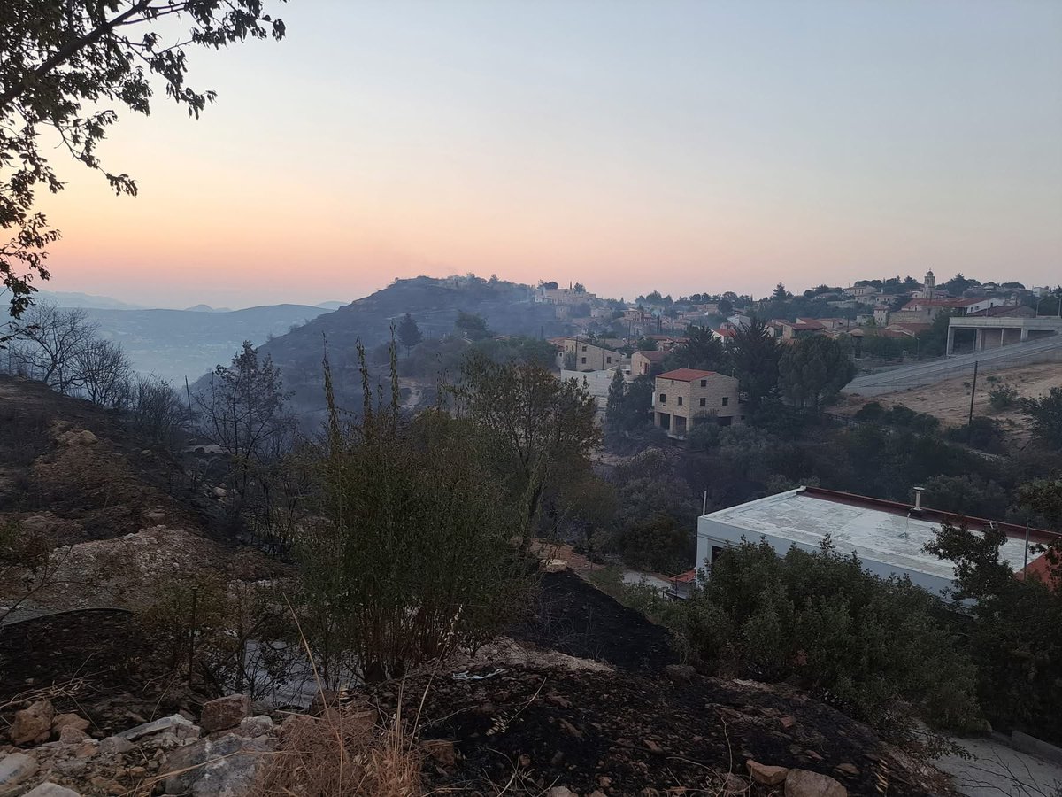 L_Team10's tweet image. CYPRUS: Sunrise revealed the great destruction from the fires in the mountainous province of Limassol!
Lofou village this morning