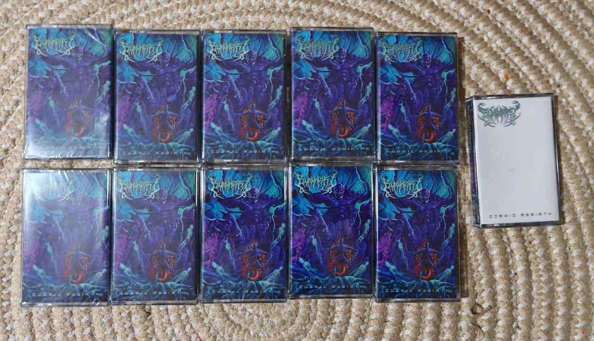 なおPutridityはマーチたくさん持ってくるらしく、その中に限定マーチもあるとのこと。
BUNUHDIRIはこちらリリース済みEPのカセットテープも持ってくるらしいので、是非、会場でゲットしてください！