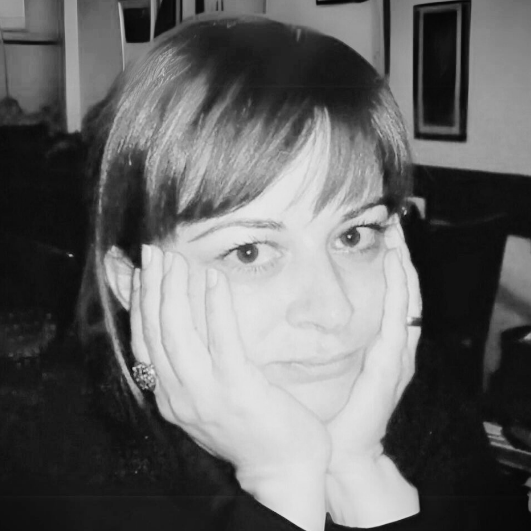 Bıçağın ucundaydı insanların hafızası
“İnsan unutandır
ve insan unutulmaya mahkûm olandır.”
Tanrı şöyle derdi o zaman:
Ah!

#DidemMadak, “Ah’lar Ağacı”

Bıraktığın kelimeler hâlâ bizimle konuşuyor. Şiirlerini okurken bazen durup soluklanıyoruz: “İyi ki geçtin bu dünyadan”