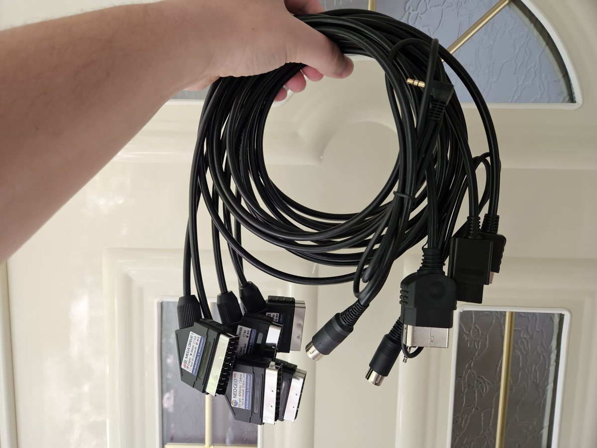 MisirajEduart's tweet image. Hand full of cables