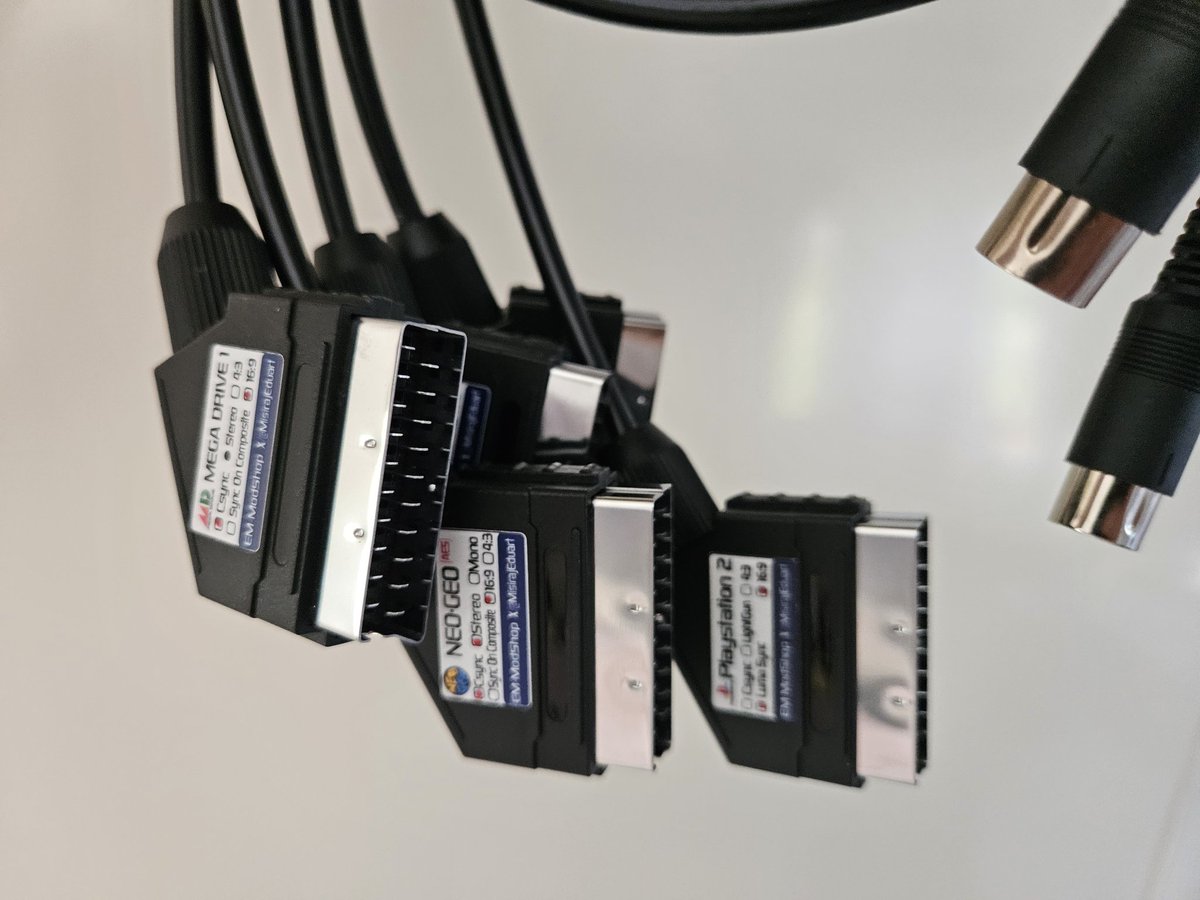 MisirajEduart's tweet image. Hand full of cables