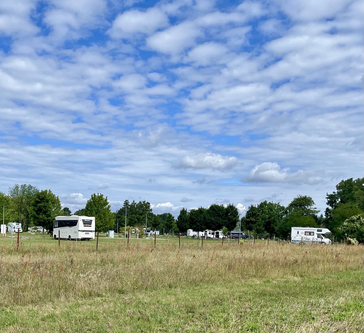 Nach ein paar Tagen auf dem Stellplatz direkt am Main geht es heute weiter. Nächster Halt ist der kleine Brombachsee. Eigentlich wollte ich da ein bisschen baden, aber das Wetter ist ja eher bescheiden. 😬. Mal sehen, ob ich es trotzdem wage. 😁
#reisenmitrudi
