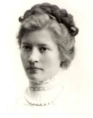 Woman of the Day codebreaker and "the first lady of naval cryptology” Agnes Meyer Driscoll, born OTD in 1889 in Illinois, served in the US Navy for 29 years during WW1 and WW2 and broke Japanese codes between the wars. Nicknamed Madame X, she co-invented the Navy’s first cypher