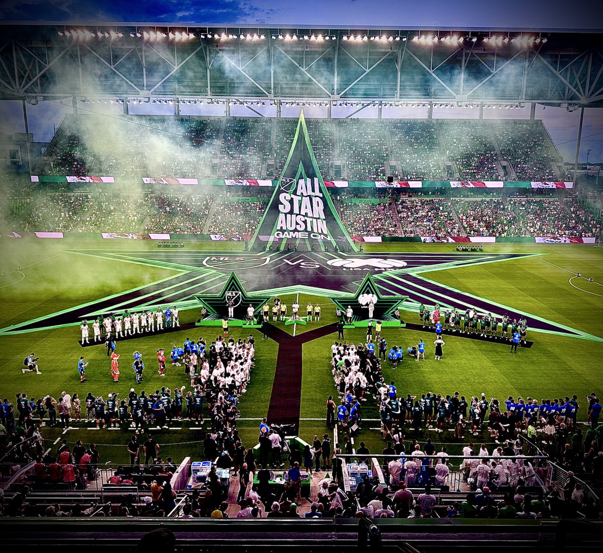 APrecourt's tweet image. What an honor it was for our city to host this year’s MLS Allstar game. We are so proud to represent @MLS and of our partnership with @LigaBBVAMX
Both squads were 💥!