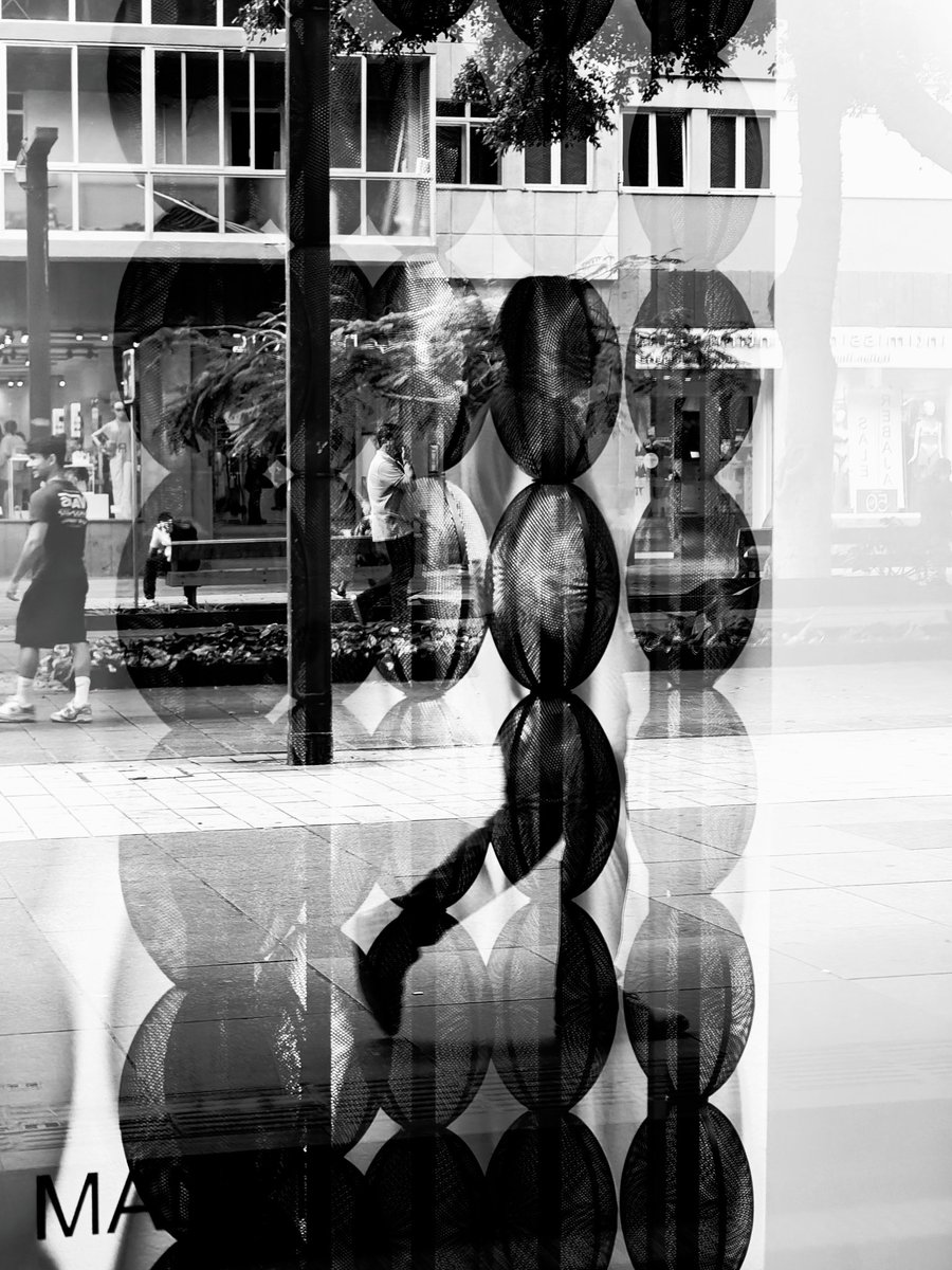Instantes 
#reflejos #Reflection
#streetphotography