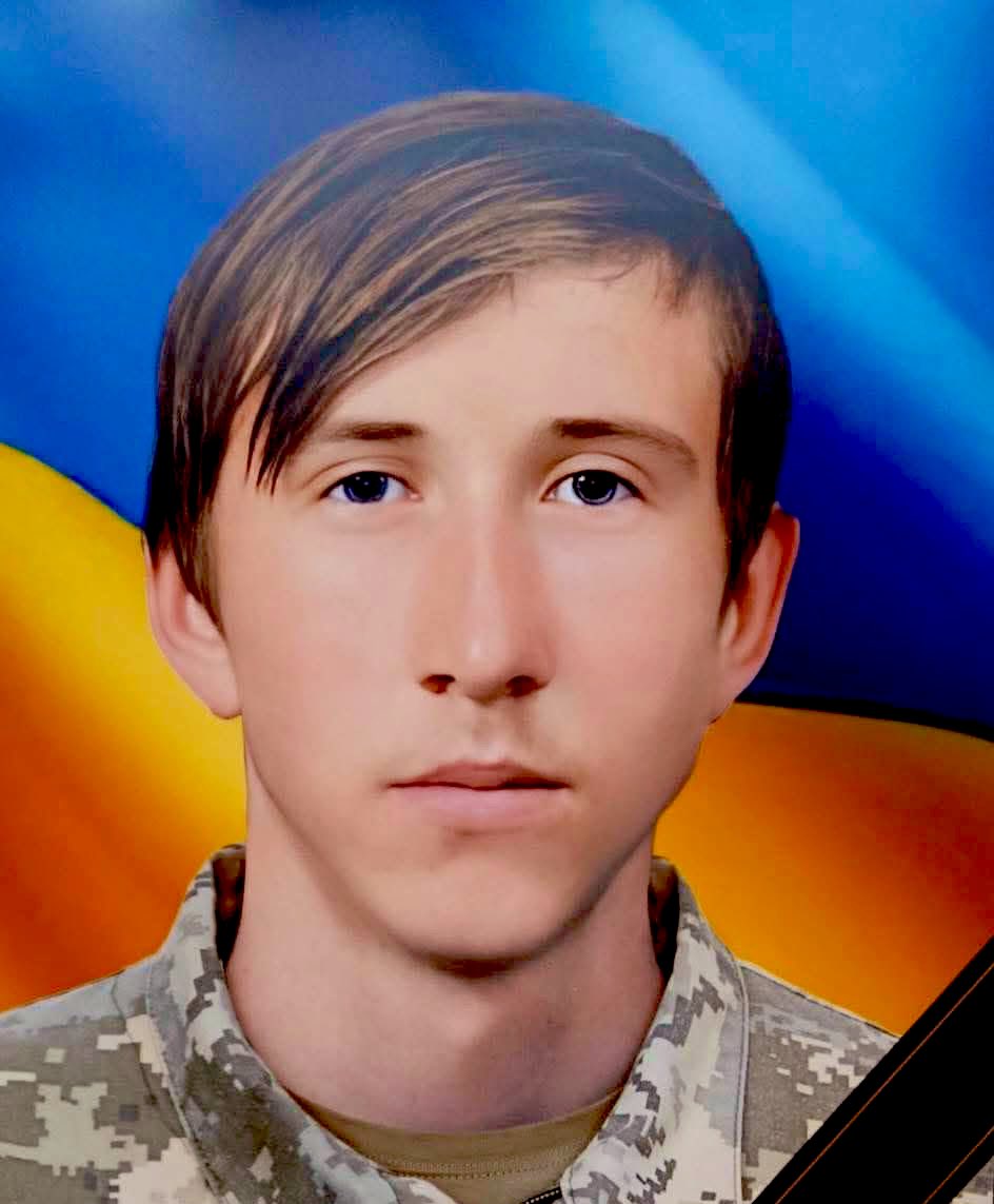 Село Никонівка,як і вся Гришковецька територіальна громада, сьогодні прощається із Захисником:на щиті повертається додому Вадим Івашкін.

До свого 24-річного віку не  дожив 11 днів. 
11 вересня 2024 року Вадим героїчно загинув під час боїв поблизу Вугледара.

Вічна пам'ять Герою!