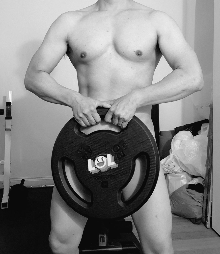 kousuke_jpsc's tweet photo. 3日ぶりのエロ配信前に全裸トレでパンプアップするばい
#stripchat #lovense #筋���レ男子 #ラッシュ https://t.co/JwkndAAJ2i