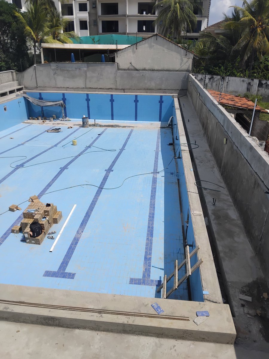 jinakubwa001's tweet image. I&apos;m almost done with my 25x15m pool project — clean lines and bold vision. Something fresh, great, stay tuned  💧🔨 #Construction #PoolProject