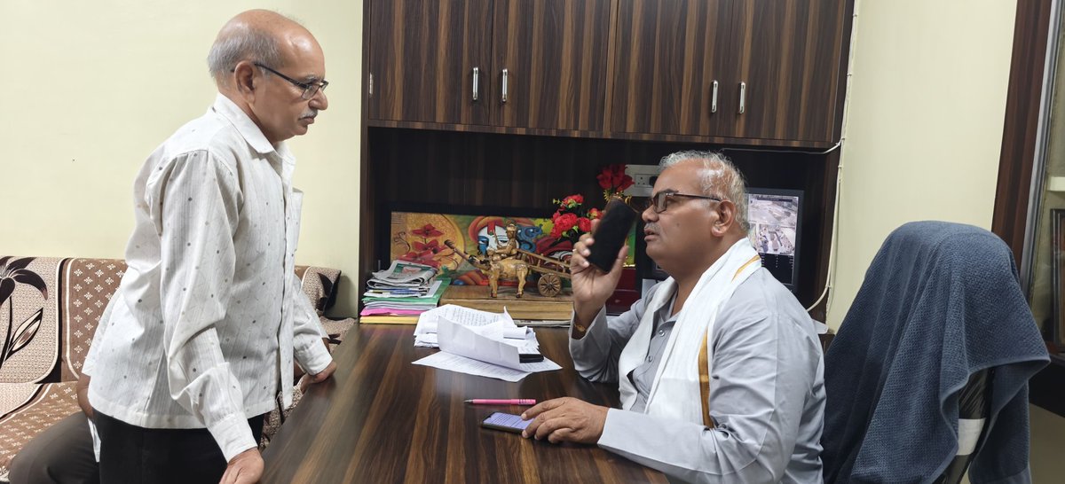 madandilawar's tweet image. आज कोटा स्थित आवास पर जनसुनवाई कार्यक्रम में सुदूर क्षेत्रों से पधारे कार्यकर्ताओं एवं जन सामान्य से भेंट कर समस्याओं का त्वरित समाधान करने का प्रयास किया।
समस्या समाधान की राह में जनसुनवाई का सार्थक कदम ।