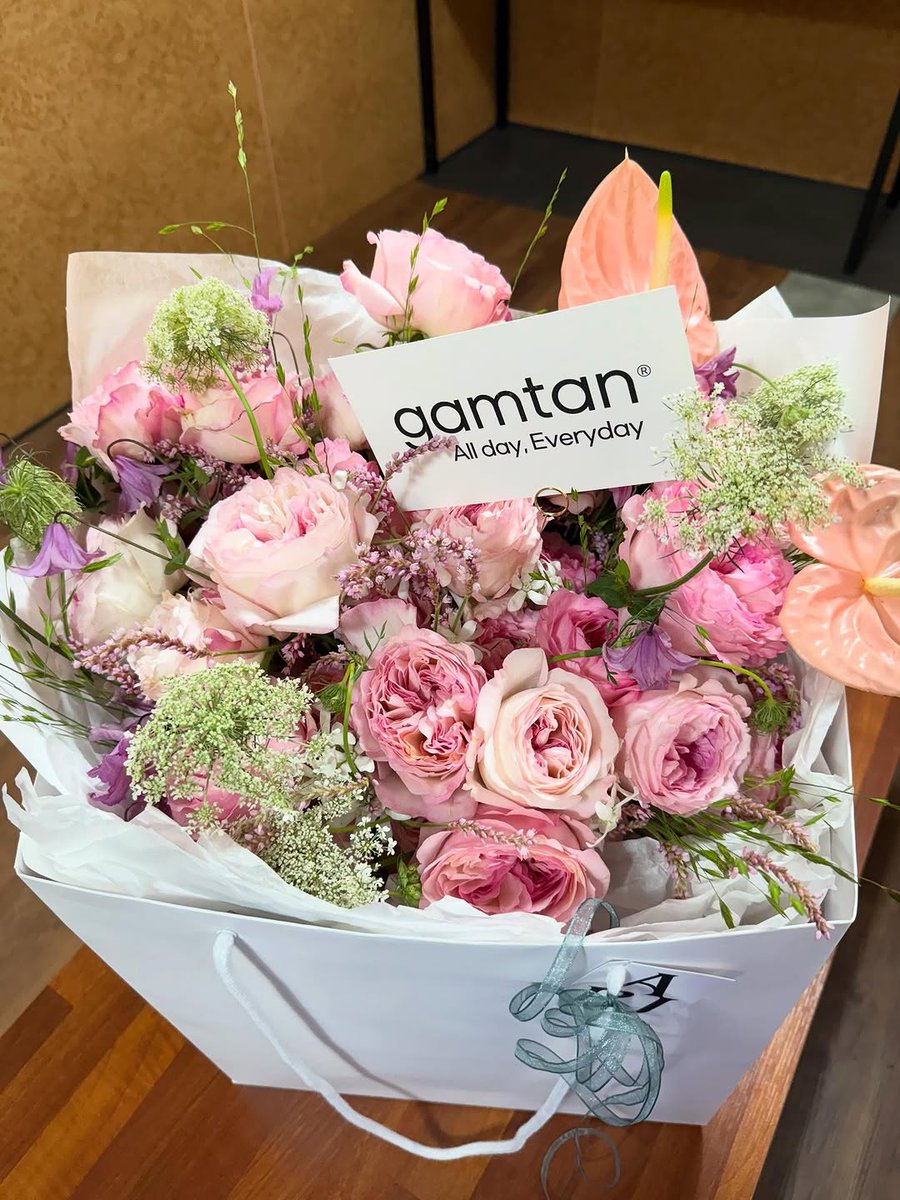 ©️ yejinhand IG update

"감탄할수밖에!!🩷 #감탄브라#감사합니다#스텝들이많이좋아해요☺️ #감탄은대박날수밖에없다"

Pretty flowers from Gamtan 😍

#SonYeJin #손예진