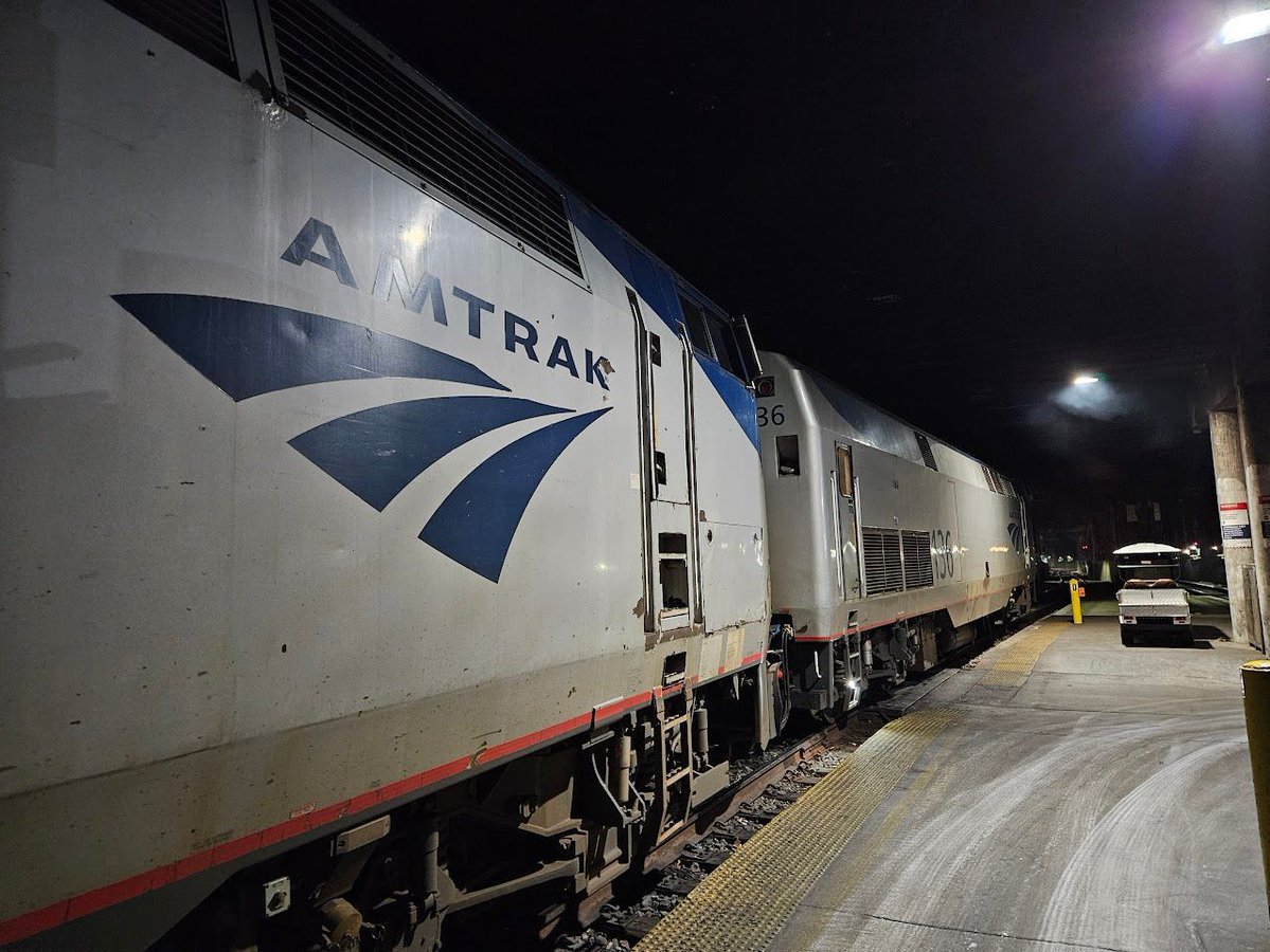 superalbs's tweet image. Arrival at Washington DC, where our long-distance @Amtrak train changes power from an electric ACS64 locomotive to two P42DC diesel locomotives. We've still got a long way to go though! 😊