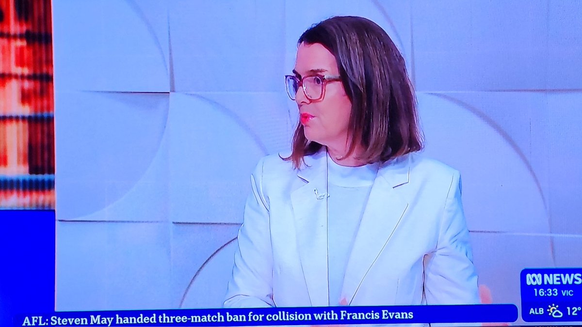 sszinglehead's tweet image. PK asks Anne Ruston five times if she believes in Net Zero.
Anne dodges, ducks, dips, dives and dodges. What a pathetic, non-committal cabal of good-for-nothings they are #AfternoonBriefing