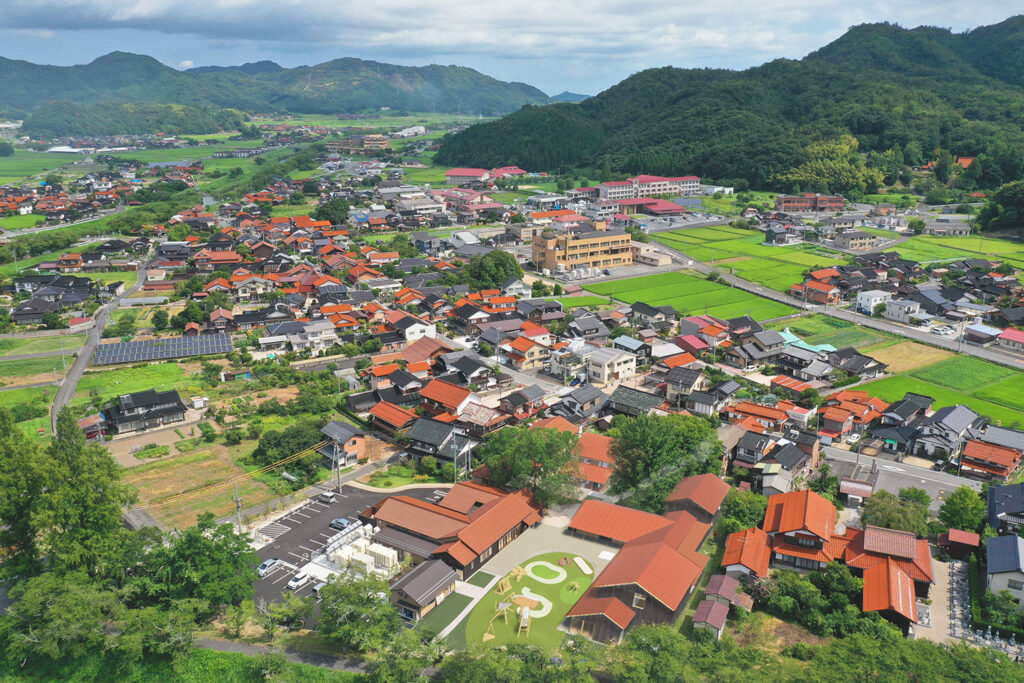 archiphoto's tweet image. 【建築求人情報】

金沢を拠点とし、地域での建築とまちづくりに加えて能登半島地震からの復興にも取組む「株式会社kyma」が、設計スタッフ（経験者・既卒・2026年新卒）を募集中

求人タグ：既卒・第二新卒可 / 新卒採用（2026年卒） / 実務経験者優遇

詳細はリプライ欄の🔗から #ad
