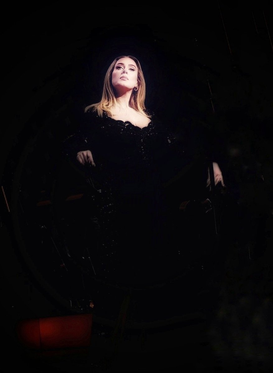 Adeleisspecial's tweet image. Eight months ago Adele stepped out on the vegas stage for her final weekend of 100 shows. 🥹💚