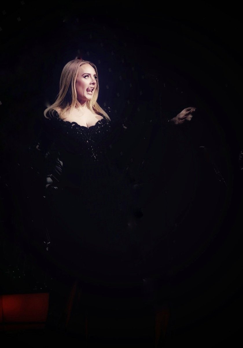 Adeleisspecial's tweet image. Eight months ago Adele stepped out on the vegas stage for her final weekend of 100 shows. 🥹💚