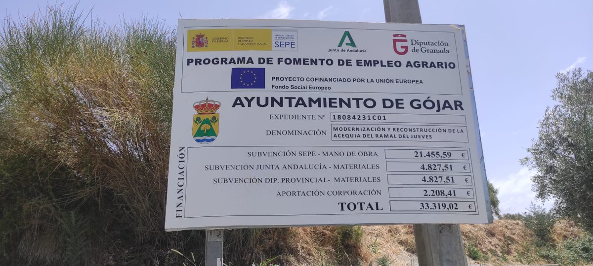 arrendajillo's tweet photo. Recuérdese esto cuando se presentan las #acequias como vergeles de biodiversidad. Sus aguas están repletas de químicos que se aplican al campo y la vegetación que se desarrolla junto a ellas es letalmente eliminada con productos peligrosos para la salud. @MedioAmbAND https://t.co/g7WSmK3apk