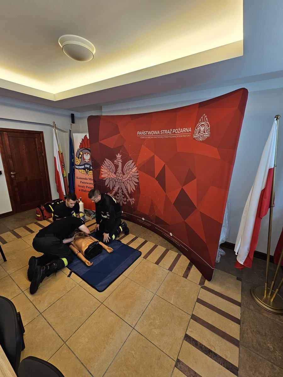 KW PSP Białystok (@kwpsp_bialystok) on Twitter photo W dniach 18 i 22 lipca br. na terenie <a href="/KMPSPBialystok/">KM PSP Białystok</a> odbyły się egzaminy potwierdzające tytuł ratownika z zakresu kwalifikowanej pierwszej pomocy.
📌Do egzaminów przystąpili 👨🏼🚒🧑🏻🚒 z jednostek:
<a href="/KP_PSP_Hajnowka/">KP PSP Hajnówka</a>
<a href="/psp_komenda/">KP PSP Siemiatycze</a>
<a href="/KMPSPBialystok/">KM PSP Białystok</a>
Do egzaminu przystąpiło 76 osób. W dniach 18 i 22 lipca br. na terenie <a href="/KMPSPBialystok/">KM PSP Białystok</a> odbyły się egzaminy potwierdzające tytuł ratownika z zakresu kwalifikowanej pierwszej pomocy.
📌Do egzaminów przystąpili 👨🏼🚒🧑🏻🚒 z jednostek:
<a href="/KP_PSP_Hajnowka/">KP PSP Hajnówka</a>
<a href="/psp_komenda/">KP PSP Siemiatycze</a>
<a href="/KMPSPBialystok/">KM PSP Białystok</a>
Do egzaminu przystąpiło 76 osób.