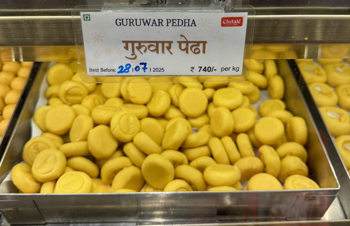 amarbarwe's tweet photo. Living in Pune all these years I didn’t have the faintest of idea that there’s a pedha from @ChitaleBandhu which is available only on Thursdays and called ‘Guruvar Pedha’ @cIndraneel Is this a unique Chitale item on the counter?! I saw, I smiled, I bought! #pedha #onlythursday https://t.co/nugW7eonuc