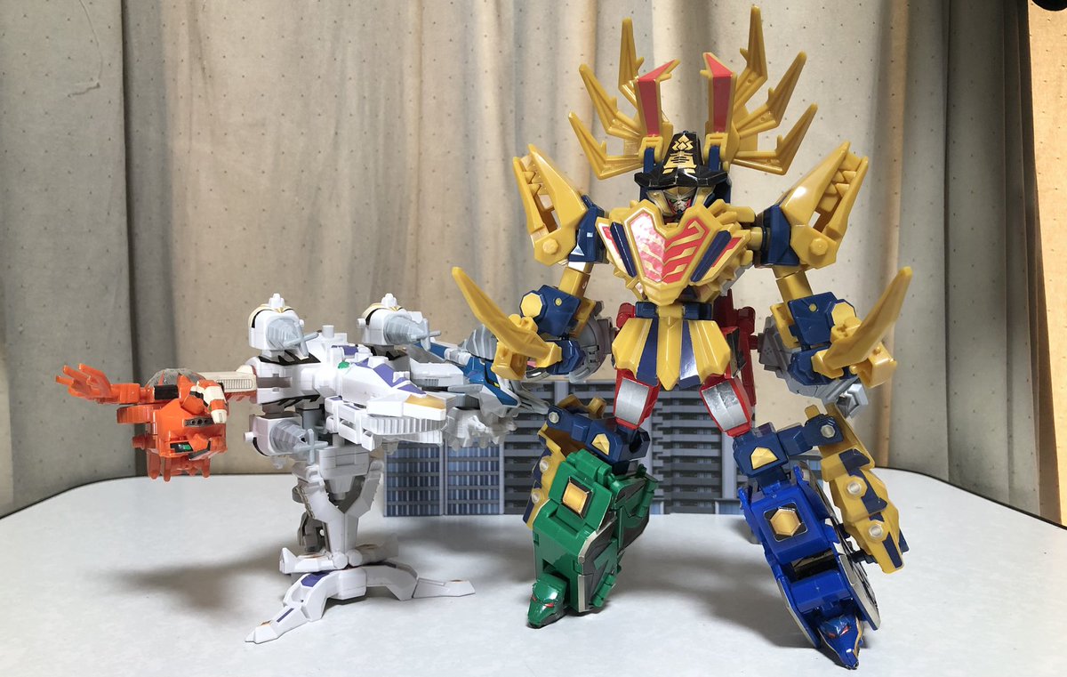 deepwurm's tweet image. ミニプラ シンケンジャー④
烏賊折神と海老折神。
ダイカイオーは足の内側が肉抜きされているものの、600円で完成。しかし独自の可動も抜かりなく、肘や手首など結構動きます。
合体バリエーションが豊富なため、1弾2弾と組み合わせるとプレイバリューが大幅up。
#ミニプラ