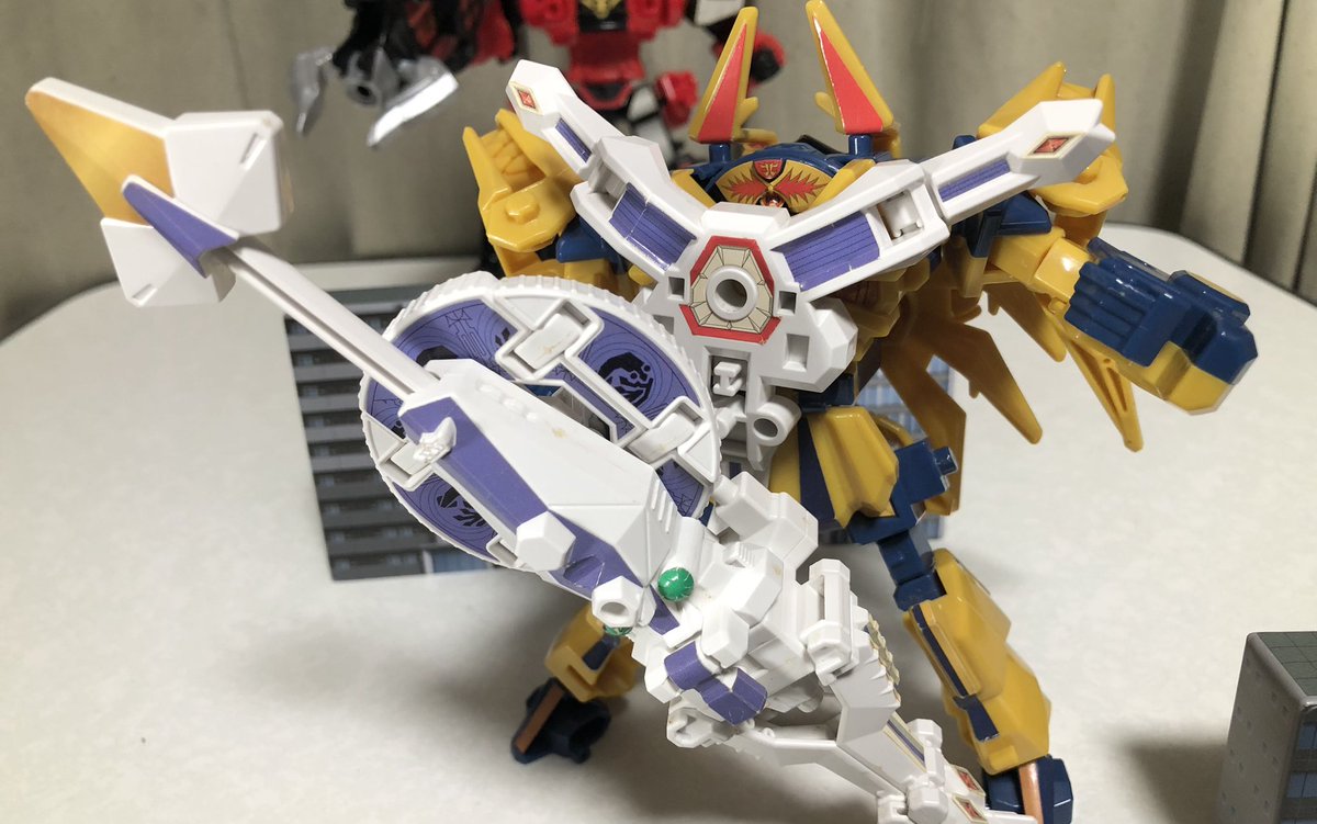 deepwurm's tweet image. ミニプラ シンケンジャー④
烏賊折神と海老折神。
ダイカイオーは足の内側が肉抜きされているものの、600円で完成。しかし独自の可動も抜かりなく、肘や手首など結構動きます。
合体バリエーションが豊富なため、1弾2弾と組み合わせるとプレイバリューが大幅up。
#ミニプラ
