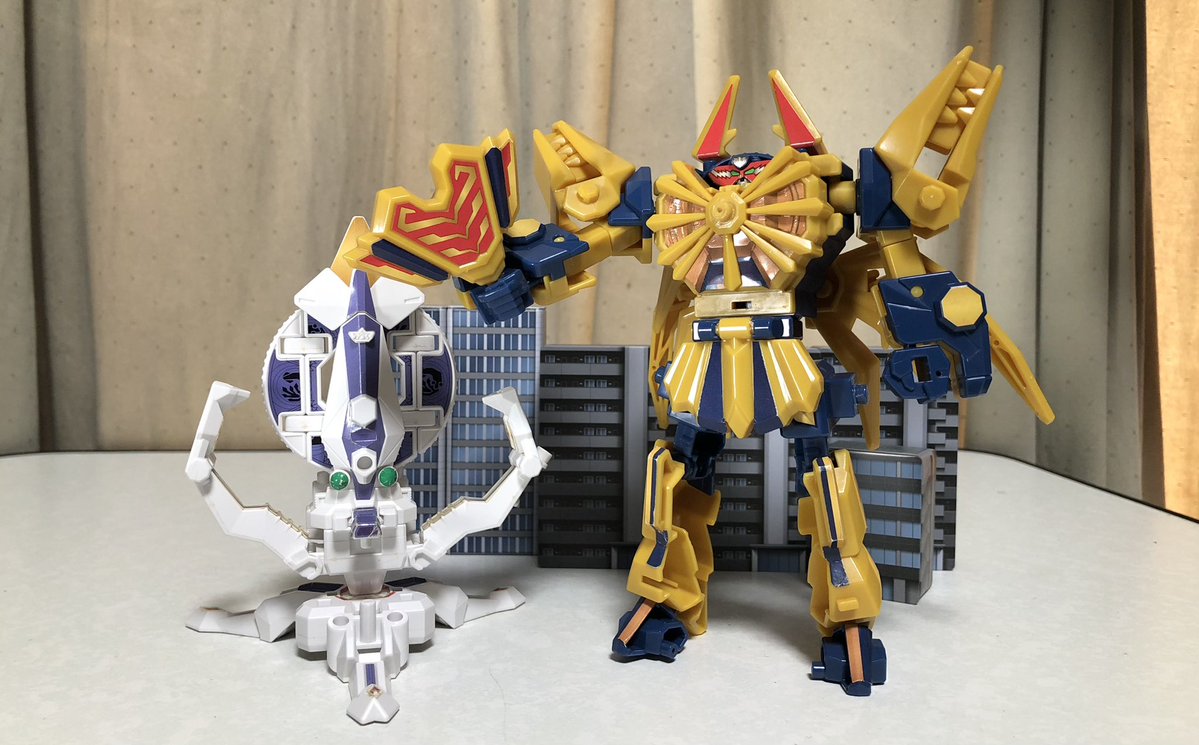 deepwurm's tweet image. ミニプラ シンケンジャー④
烏賊折神と海老折神。
ダイカイオーは足の内側が肉抜きされているものの、600円で完成。しかし独自の可動も抜かりなく、肘や手首など結構動きます。
合体バリエーションが豊富なため、1弾2弾と組み合わせるとプレイバリューが大幅up。
#ミニプラ