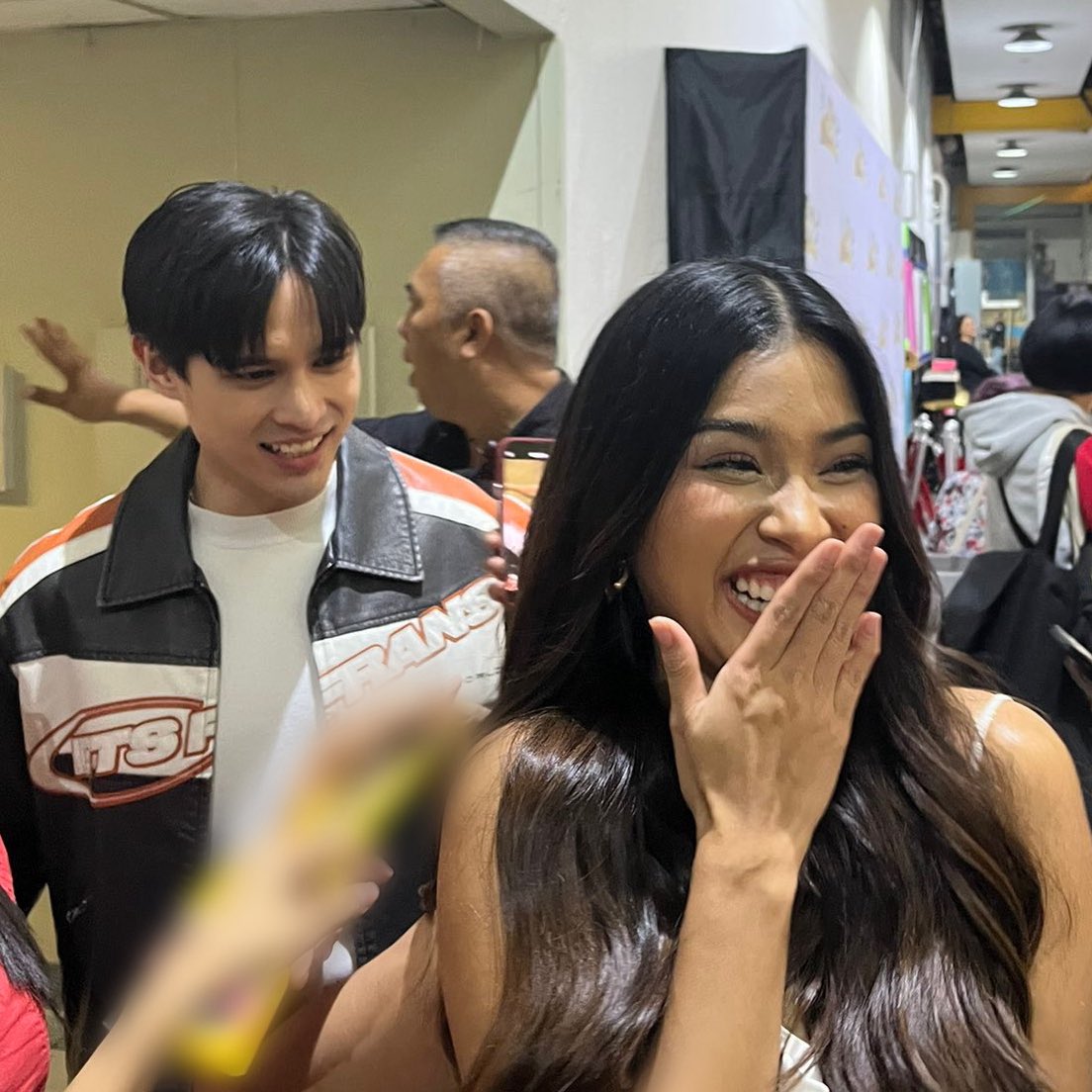 me after ko magpa-picture sa crush ko kada-intrams:

TWOGETHER WITH RALPHVEE