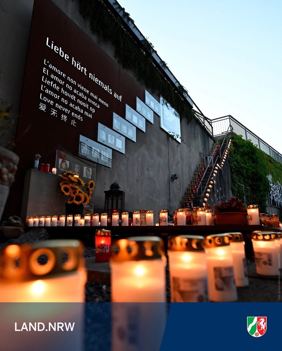 landnrw's tweet image. „Liebe hört niemals auf“: Am 24. Juli 2010 verloren 21 junge Menschen auf der Loveparade in Duisburg ihr Leben. Mehr als 650 weitere wurden verletzt. Heute, am 15. Jahrestag, gedenken wir der Opfer des Unglücks und stehen weiter an der Seite der Betroffenen.
