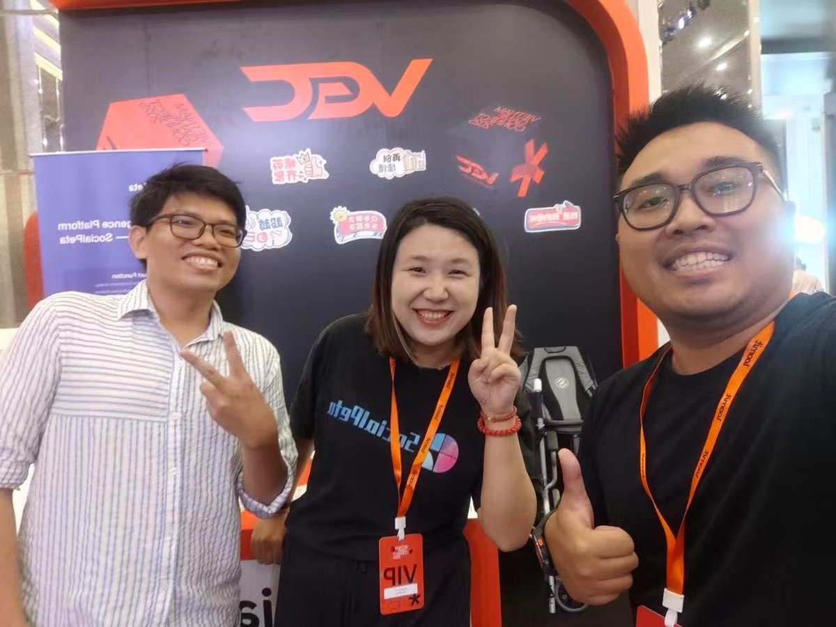 SocialPeta's tweet image. 🌟 A big thank you to Gamegeek Asia for bringing the amazing Vietnam Game Connect to Hanoi! We’re truly honored to have been part of such an inspiring and well-organized gathering.🙌🎮

#VGV2025 #GameGeek #GamingIndustry #Networking #VietnamGames #GoGlobal #SocialPeta