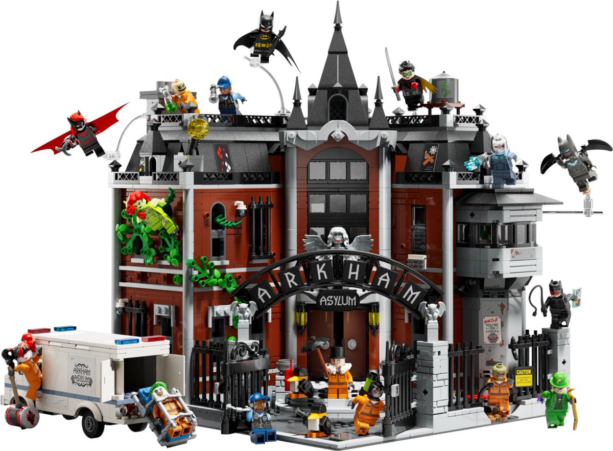 LegoDarthVader's tweet image. LEGO Gotham City expands with 16-minifigure-strong 76300 Arkham Asylum [News] ift.tt/VrBUzke