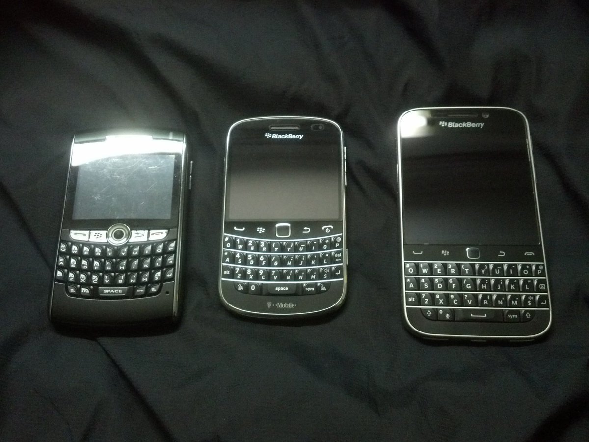 Mukamadzimva udolo dziwa zoti nthawi ina yake kunali Blackberry 👏 always be humble nothing last forever fam 🥱